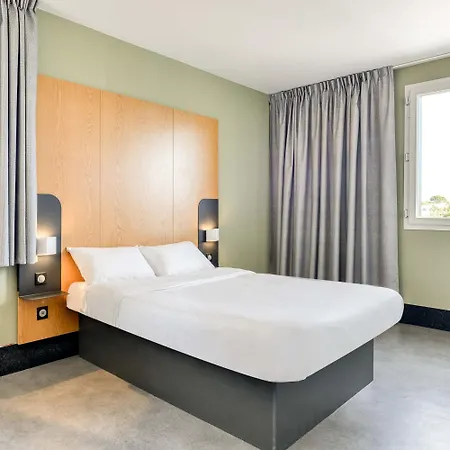Centre Le Millenaire 3 Etoiles Hotel